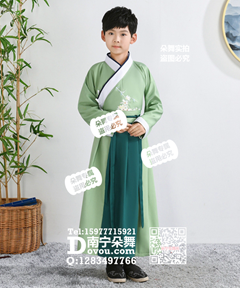 绿青白边汉服男童